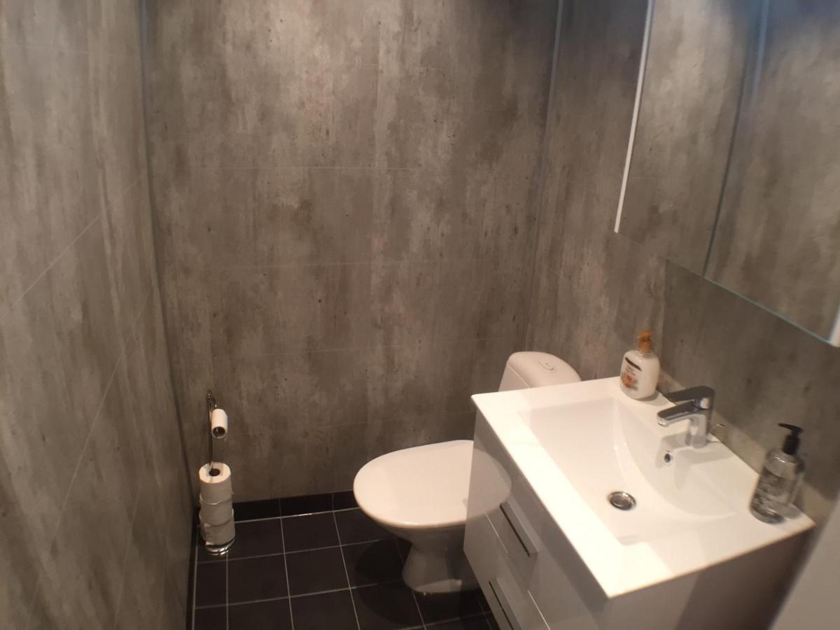 Dubbelrum Med Extrasaeng Pa Markplan I Lugnt Villaomrade 馬爾默 外观 照片